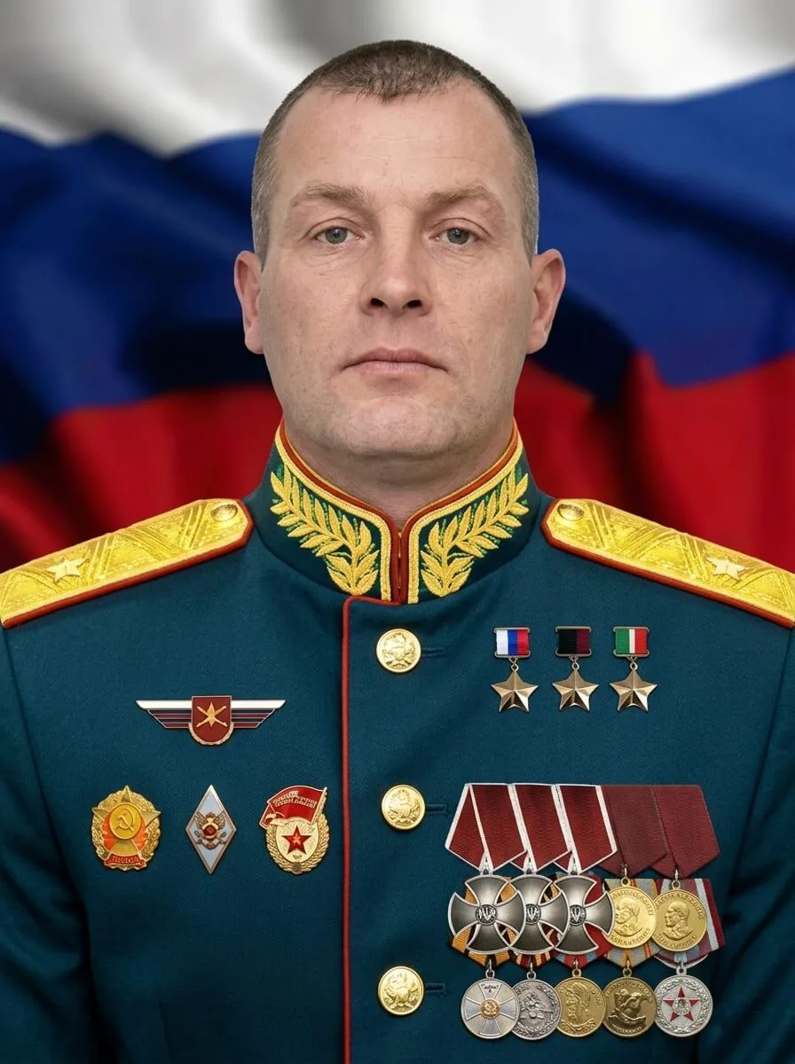 Антон Грунис — Генерал-майор, командир 4-й отдельной гвардейской мотострелковой бригады Южной группировки войск, Герой России