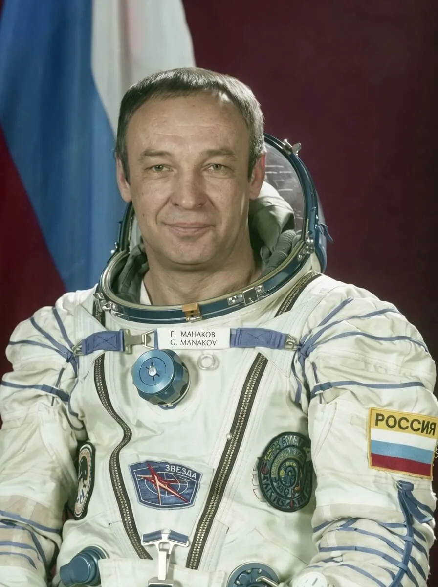 Геннадий Манаков — Лётчик-космонавт СССР, Герой Советского Союза, командир экспедиций на станцию «Мир»