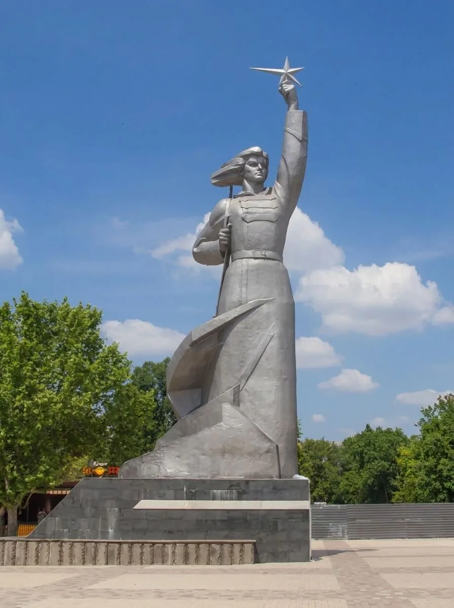 Памятник «Аврора» в Краснодаре — Скульптурный памятник, объект культурного наследия регионального значения